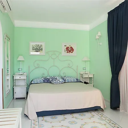 Ξενοδοχείο με διαμερίσματα Mendolita 4*