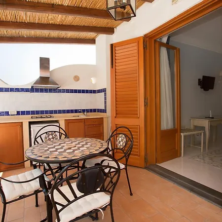 Ξενοδοχείο με διαμερίσματα Mendolita 4*