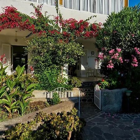 Mendolita Aparthotel 4*