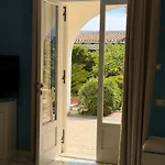 Mendolita מלון דירות 4*