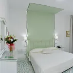 Mendolita Aparthotel 4*