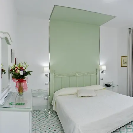 Mendolita Apartmanhotel 4*